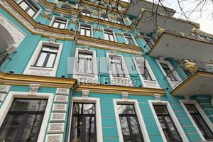 комерційна за адресою Володимирська вул., 4
