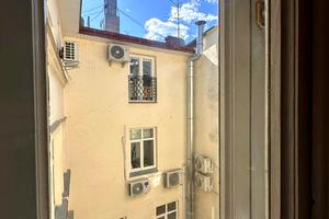 комерційна за адресою Староєврейська вул., 22