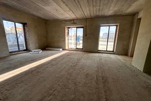 комерційна за адресою Садова вул., 77 к1