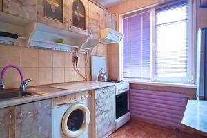 квартира за адресою Всіхсвятська вул. (50 років СРСР), 18а