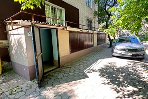 комерційна за адресою Героїв України, 28