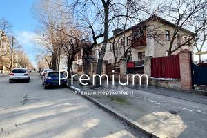 комерційна за адресою Степана Бандери вул., 6