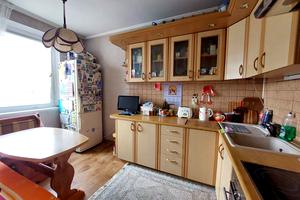 квартира за адресою Тролейбусна вул., 8