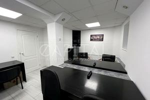 комерційна за адресою Шовковична вул., 24