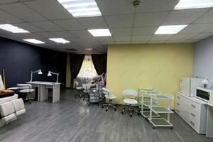 комерційна за адресою Левка Лук'яненка вул. (Маршала Тимошенка), 13-А