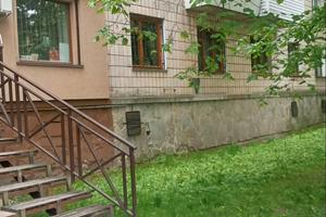коммерческая по адресу вул.безручка, 14