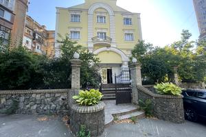 комерційна за адресою Саксаганського вул., 67-Б