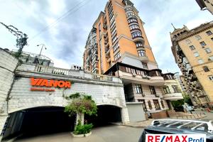 паркомісце за адресою Лютеранська вул., 10-А