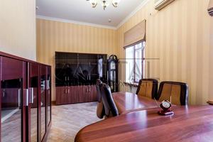 комерційна за адресою Вознесенський узвіз (Смирнова-Ласточкіна), 18