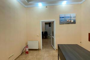 комерційна за адресою Базарна вул., 84