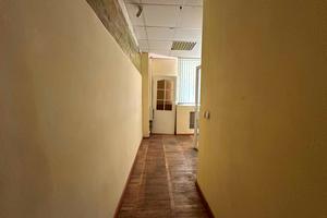 комерційна за адресою Кловський узвіз, 18