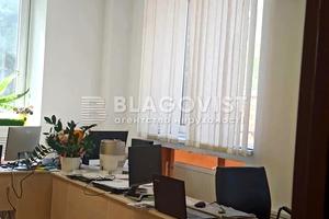 комерційна за адресою Почайнинська вул., 70