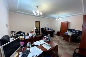 комерційна за адресою Довженка вул., 6а