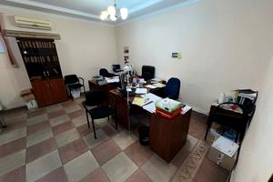 комерційна за адресою Довженка вул., 6а
