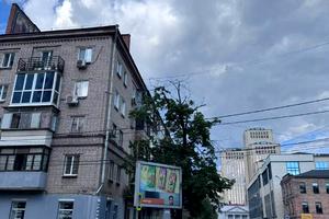 комерційна за адресою Харківська вул., 4