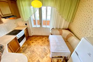 квартира за адресою Салютна вул., 42/46