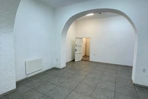коммерческая по адресу Крушельницкой ул., 1