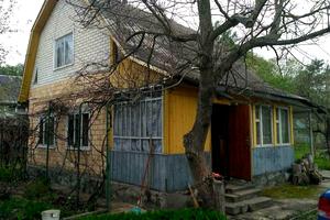 будинок за адресою Квітнева вул.