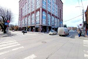 коммерческая по адресу Подільська ул., 58
