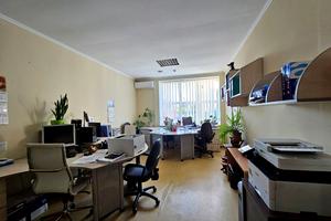 комерційна за адресою Вишняківська вул., 9