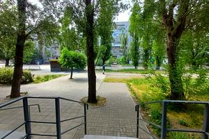 комерційна за адресою Калинова вул., 70