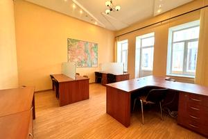комерційна за адресою Саксаганського вул., 15