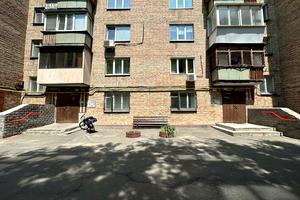 комерційна за адресою Кловський узвіз, 18