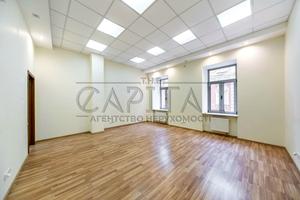 комерційна за адресою Володимирська вул., 4