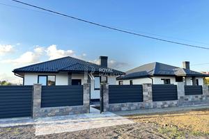 будинок за адресою с. Нові Петрівці, Веселкова