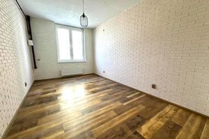 комерційна за адресою Кришталева вул., 1-А