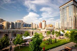 коммерческая по адресу Днепровская набережная ул., 14