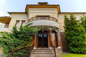 коммерческая по адресу Павла Загребельного ул. (Миколи Раєвського), 5