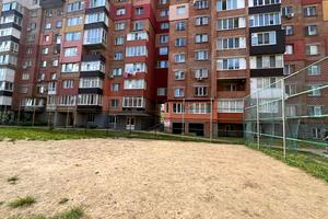 комерційна за адресою Будівельників вул., 2