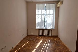 комерційна за адресою Кловський узвіз, 4