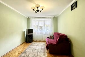 квартира за адресою Братів Дужих вул. (Володимира Комарова), 1