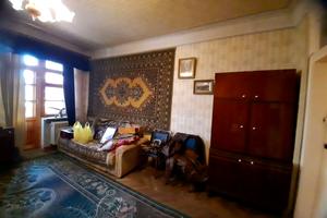 квартира за адресою Куликівський узвіз (Революції), 8/10