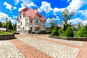 комерційна за адресою Патріарха Володимира Романюка вул. (Жовтнева), 2Б