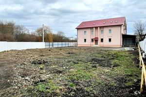 комерційна за адресою Геологів вул., 1/1