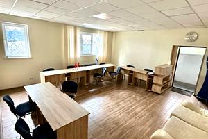 комерційна за адресою Університетська вул., 2-Ю