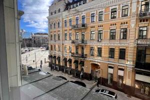 комерційна за адресою Юрія Іллєнка вул. (Мельникова), 24