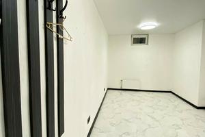 комерційна за адресою Літературна вул., 8