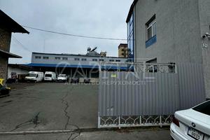комерційна за адресою Оксамитова, 8