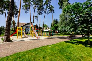 комерційна за адресою київська, 1