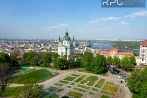 комерційна за адресою Володимирська вул., 4