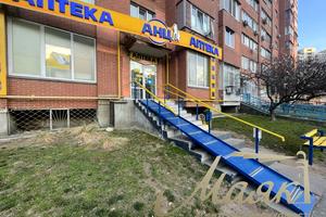 комерційна за адресою Драгоманова вул., 17