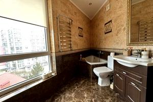 квартира за адресою Хмельницького вул., 284а
