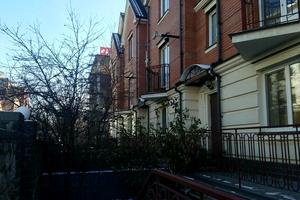 будинок за адресою Добровольчих Батальйонів вул. (Панфіловців), 6