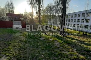 участок по адресу Мрії