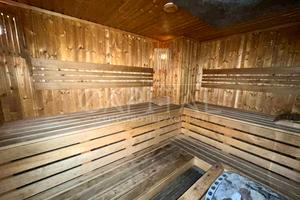 комерційна за адресою Київ, Раїси Окіпної вул., 1
