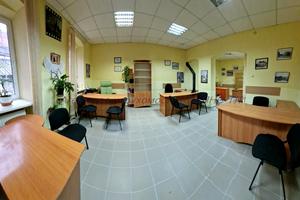 комерційна за адресою Корятовича пл., 15